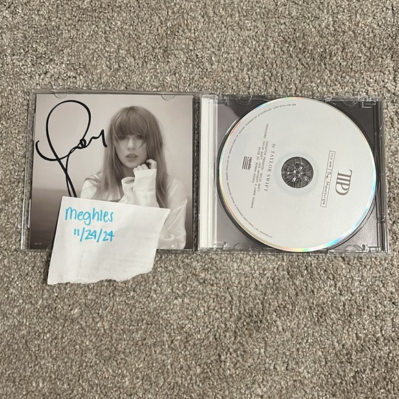 Signed The Tortured Poets Department CD - Picture 2 of 3